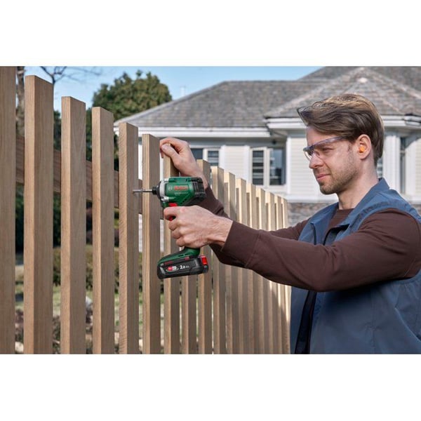 BOSCH - UniversalImpactDrive 18V-210 - 18V iskuporakone
