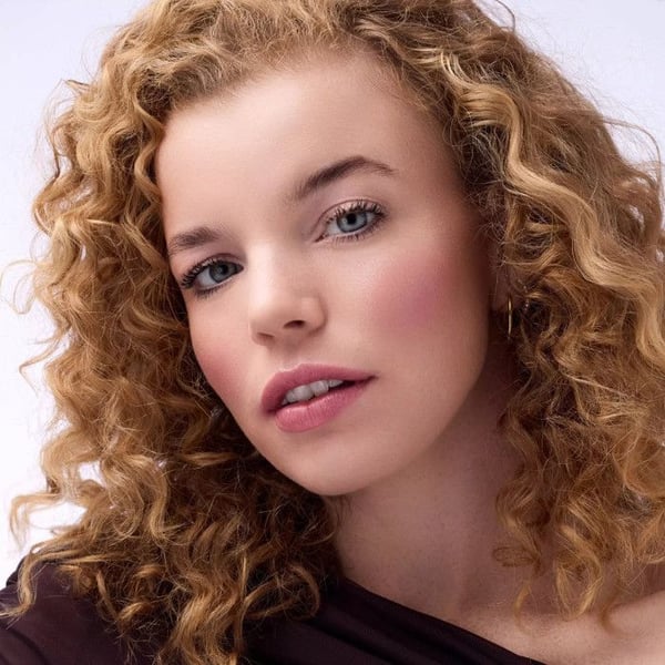 Blush i stickform - Blushin' Charm Multi Stick - 30 Ruby Darling - 5,5 g - Långvarig fuktgivande