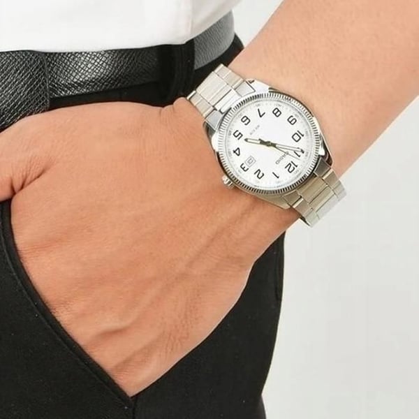 CASIO MTP-1302PD-7BVEF Kvartsklocka för herr - Rostfritt stål - Analog - Vattentät 5 ATM - Silver