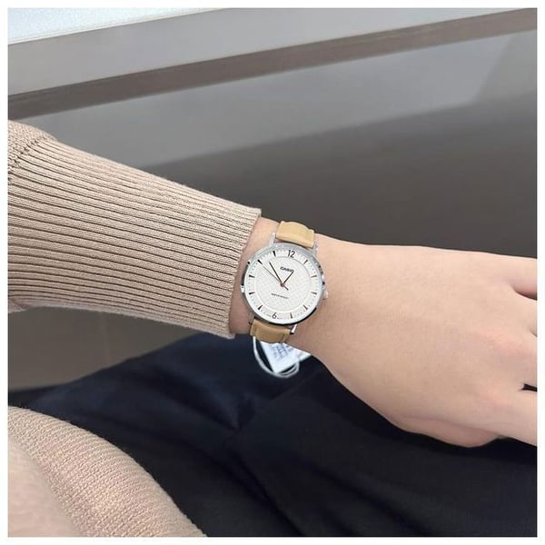 Casio ny klocka för kvinnor med läderarmband, vit urtavla, vattentät nät - ltp-vt04l-7a1df