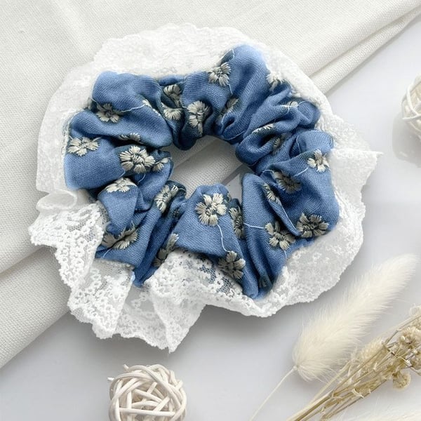 Chouchou - AVIZAR - Denim och spets - Ljusblå - Vita blommor - För kvinna