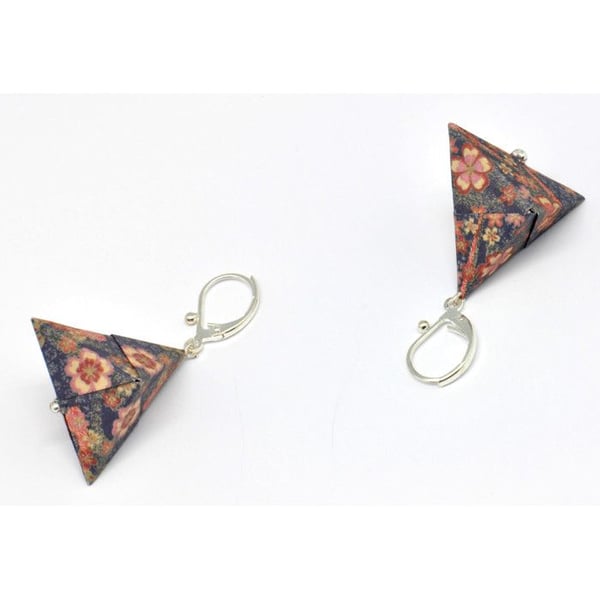 Cocotte - Örhängen i origami-papper Triangel Lila blomma