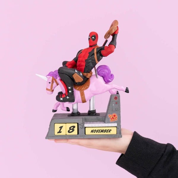 Evighetskalender - Marvel - Deadpool - 3D - PVC - Mått 17x21x9,5 cm