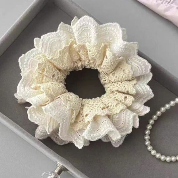 Chouchou - AVIZAR - Klassisk - Broderat Spets - Krämbeige - Vintage Elegans