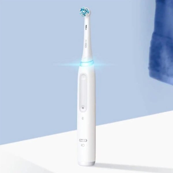 Elektrisk tandborste - Oral-B - iO Series 4 Quite White - Magnetteknologi - 4 lägen - Fodral inkluderat