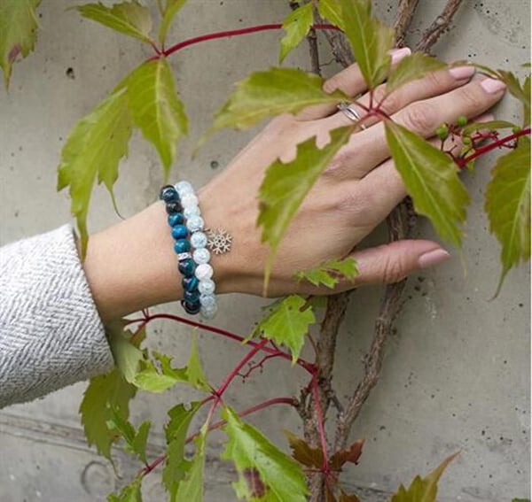 Armband - BENETO - MINK44/17 - Ljusblå kristall - Snöflingehängande - 17 cm