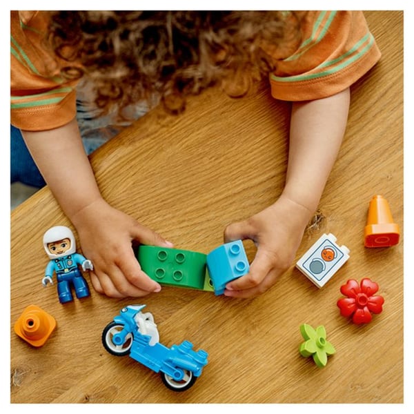 10471 Den blåa polismotorn ® DUPLO® Min stad