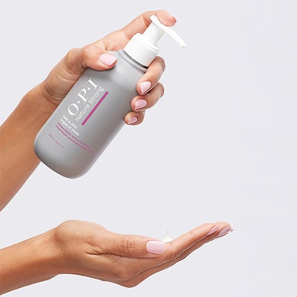 Hand- och fotkräm - Nature Strong Skincare - 250 ml - 97% naturligt ursprung - Vegansk