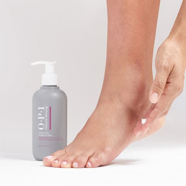 Hand- och fotkräm - Nature Strong Skincare - 250 ml - 97% naturligt ursprung - Vegansk