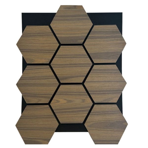 Set med 4 hexagonala akustiska väggpaneler – Teakfinish