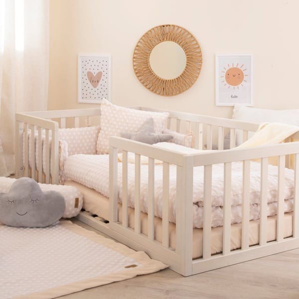 Säng Bébé Montessori på Golvet - ROBA - Med Ribbotten 70 x 140 cm och Inbyggd Fallskydd - Beige