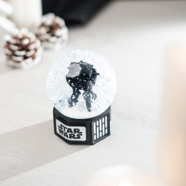 Dekorationsobjekt - GRUPO ERIK - STAR WARS snöglob - Harts och glas - Diameter 8 cm