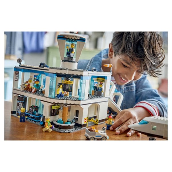 LEGO City 60502 Flygplatsen och Planet - Byggset för Pojkar eller Flickor från 8 år