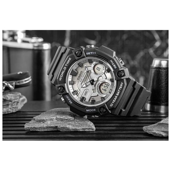 Klocka - Casio - AEQ-120W-7AV - Vattentålig 100m - Dubbel visning - Svart resinarmband