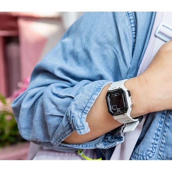 Digital klocka - Casio - WS-B1000-8BV - Bluetooth - Vattentålighet 100m - Stegräknare