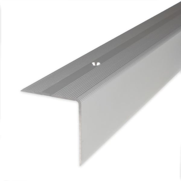 Anodiserad aluminium trappnos L 40 mm H 42 mm Längd 2700 mm Att skruva fast 1 styck