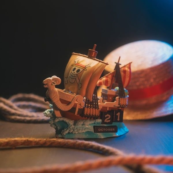 Evighetskalender - ERIK - Going Merry - brun - resin - handmålad