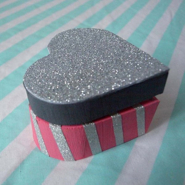 MégaCréa DIY - Träbox hjärta 9.5 x 8.3 H 5.5 cm