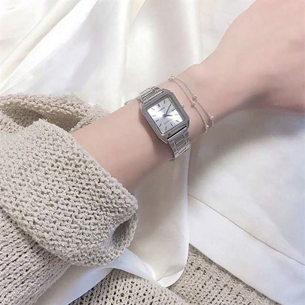 Dame Tjej - CASIO - Silver Edge - Rostfritt Stål - Mineralkristall - Vattentålighet 5 Atm