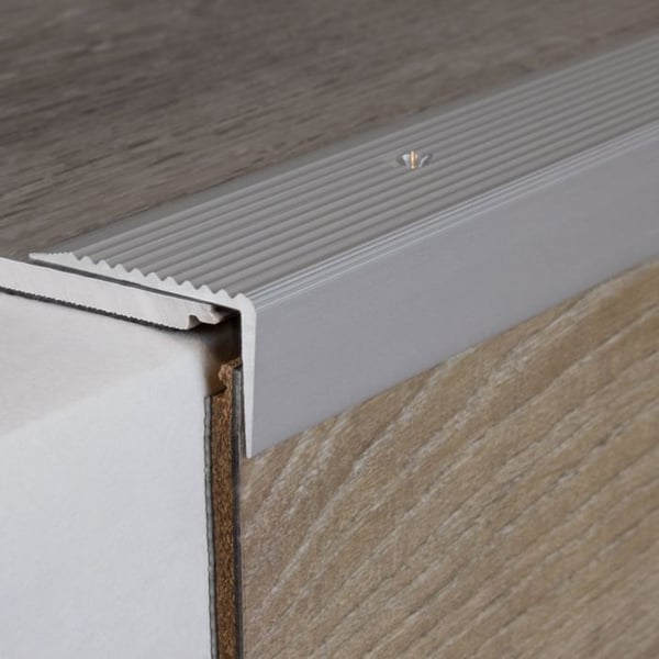 Marksnäsa 20 x 40 x 2000 mm Anodiserad aluminium Metallisk silver För att skruva fast