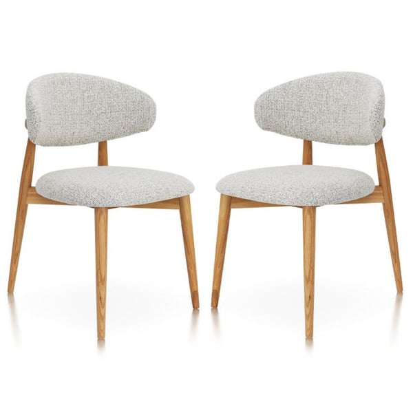 Set med 2 Skandi-stolar i massiv trä och sits i grått melerat tyg