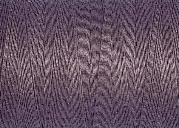 Syrgat och brodsgarn - Gütermann - 2T100 - 100% polyester - 400 färger - Elastisk och rivtålig