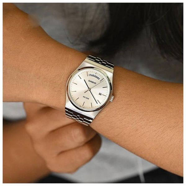 Klocka - Casio - MTP-B146G-9AV - Retro - Guld - Vattentålig 50 m