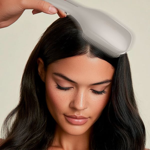 Cecotec Brosse Soufflante HairCare Revitalize Champagne. Värmande stylingborste med 5 teknologier, vibrationsmassage.