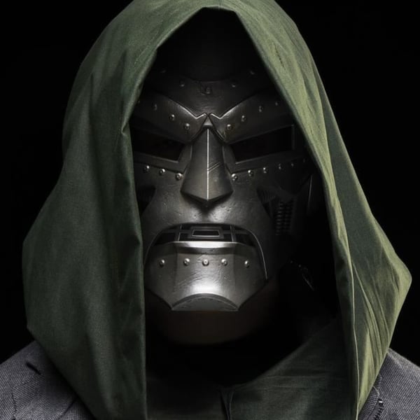 Premium hjälm av Doctor Doom, cosplayartikel, för vuxna, Marvel Legends Series, Från 14 år