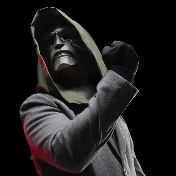 Premium hjälm av Doctor Doom, cosplayartikel, för vuxna, Marvel Legends Series, Från 14 år