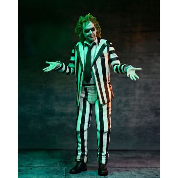Neca - Beetlejuice - Figur 7 Skala Ultimate Randig Kostym Beetlejuice 18 cm