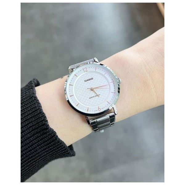 Casio klocka för kvinnor Metallarmband Vit urtavla vattentät ltp-vt04d-7adf