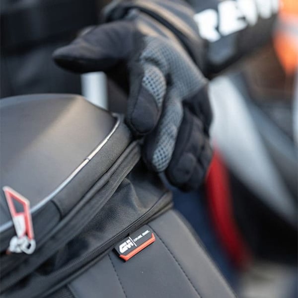 Sadelväska motorcykel - GIVI - ST607B - 22L utbyggbar - Polyester 1200D - Inbyggt regnskydd