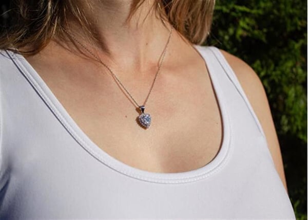 Pendentiv i glänsande silver med kubisk zirkon Hjärta AGH744
