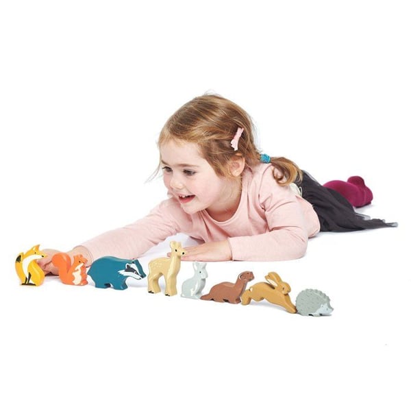 Sæt af trædyr - TENDER LEAF TOYS - TL8470 - 8 dyr - Hylde inkluderet - Skovmotiv