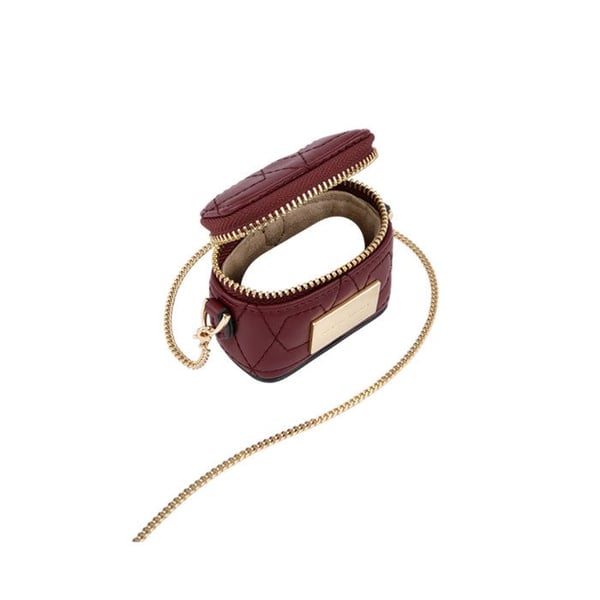 Mini Sac AirPods - IDEAL OF SWEDEN - Modell Poppy - Röd - Avtagbar Kedja - Elegant och Praktisk