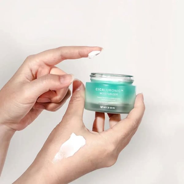 Fugtighedscreme til ansigt - Mizon - Cicaluronic Moisturizer - 50 ml - Intensiv fugtighedsbehandling - Beroligelse af huden