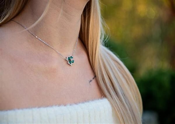 Halsband - AGATO - AGT-N021WGR - Silver 925 - Klöverhängsmycke - Kubiska Zirconer