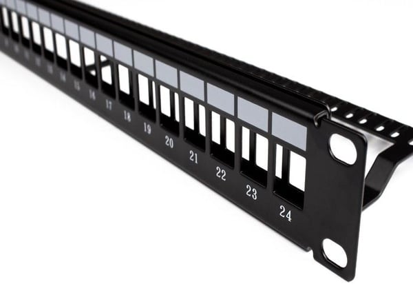 Patchpanel Rack 1u Tom 24 portar Slim Utp Lapara Nätverk