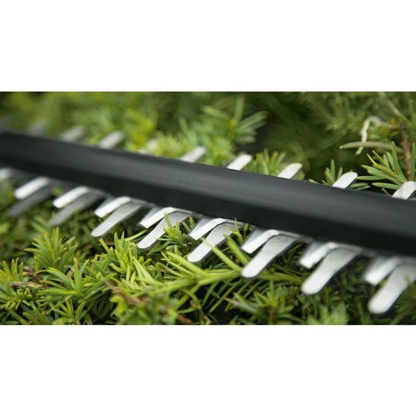 Langaton pensasleikkuri BOSCH UniversalHedgeCut 18V-55 - Terä 55 cm, hammas 22 mm - Akun kapasiteetti 2,5 Ah ja laturi