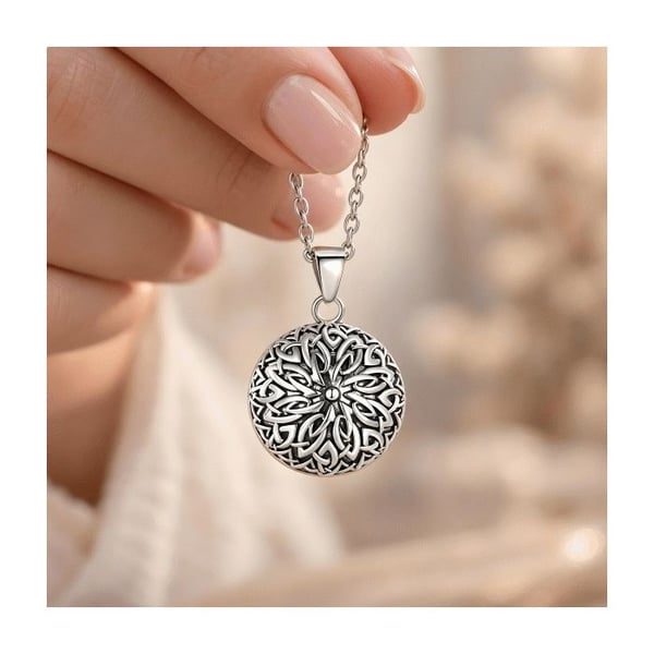 Graviditet bola halsband graverad blomma barock stil