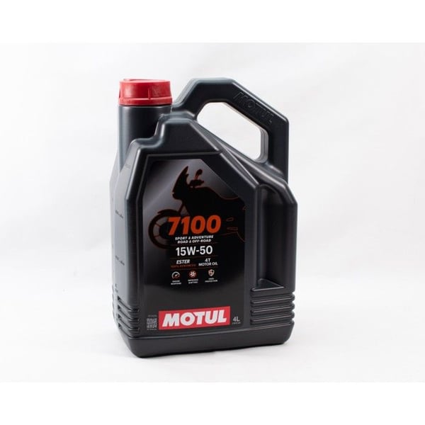 Bidon med Motul 15W-50 7100 MA2 100% syntetisk olja för motorcykel 4T 4L