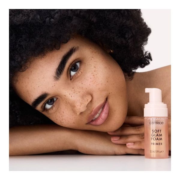 Catrice - Mousse Foundation Soft Glam -