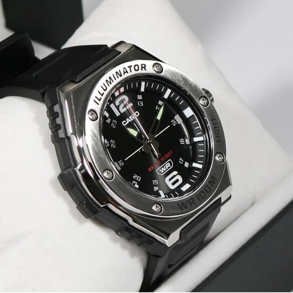 Klocka - CASIO - Digital - Vattentålig 10 bar - LED-belysning - Armband i resin