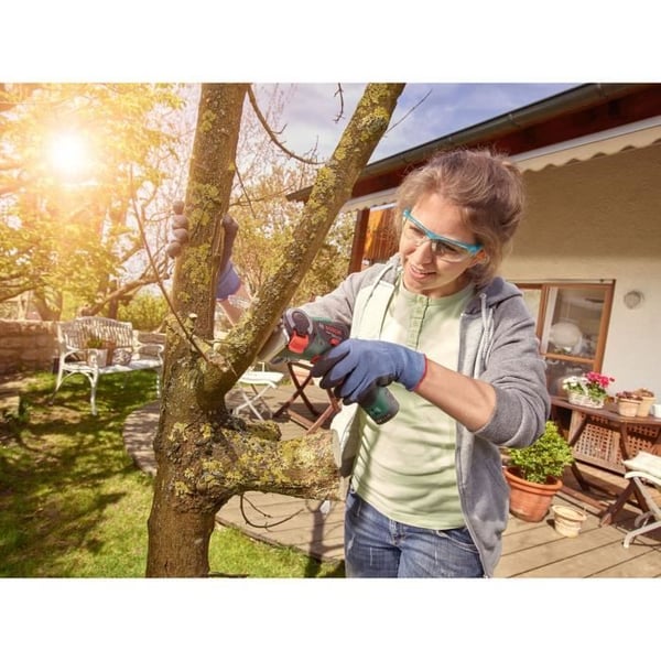 Bosch sladdlös raksåg - Easycut 12 - NanoBlade träblad - 12V-2,5Ah batteri