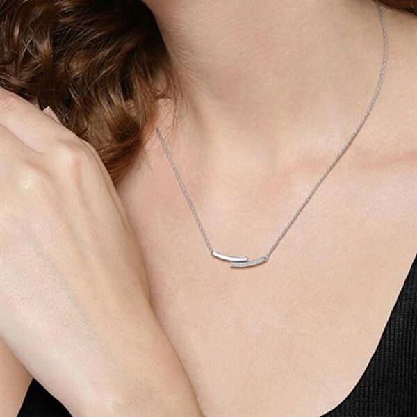 Elegant halsband i stål med kristaller 1580279