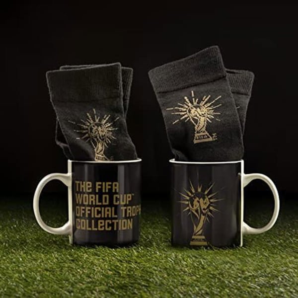 Presentkorg - PALADONE - Svart keramikmugg och strumpor - 300 ml - Världsmästerskapsdesign - Unisex