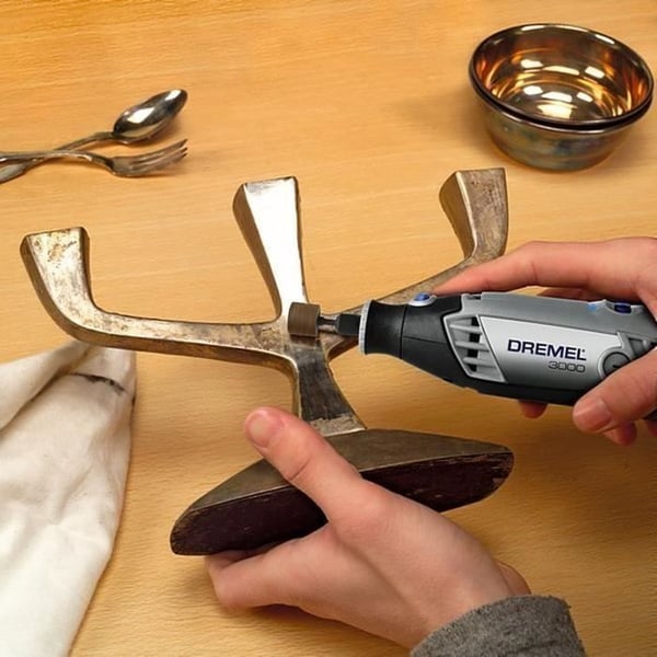 Multifunktionellt roterande verktyg DREMEL - kabel 3000/15 - 130W - 15 tillbehör + väska - F0133000JA