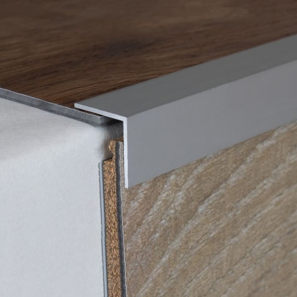 Kantvinklar som monteringsprofil byggprofil 20 x 2000 mm likbent anodiserad aluminium silver