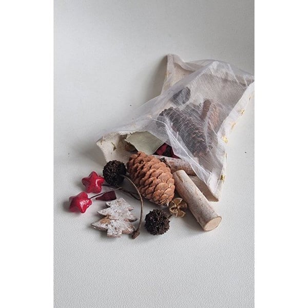 MégaCréa DIY - Dekorativ påse med naturmotiv av kottar, granar, bär och blad